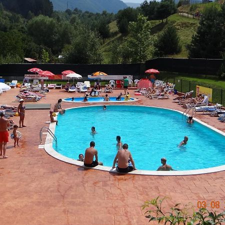 Cabana Pensiune La Brazi Vulcan  Buitenkant foto