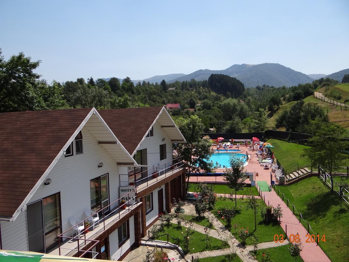 Cabana Pensiune La Brazi Vulcan  Buitenkant foto