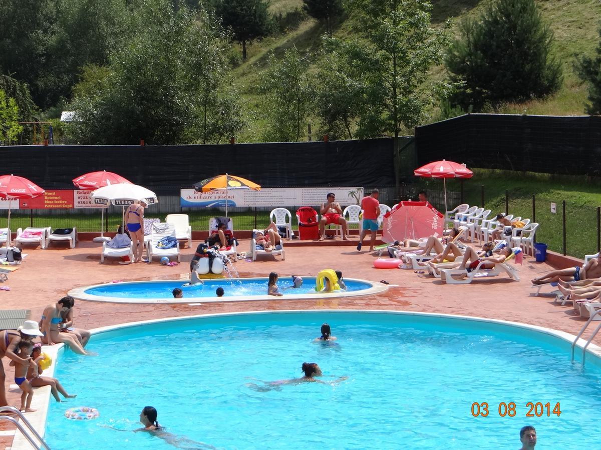 Cabana Pensiune La Brazi Vulcan  Buitenkant foto