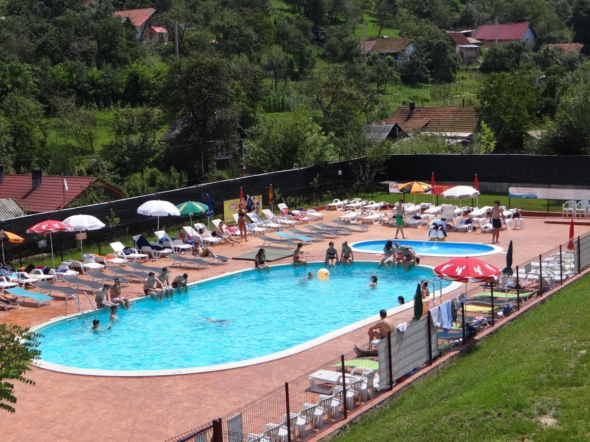 Cabana Pensiune La Brazi Vulcan  Buitenkant foto