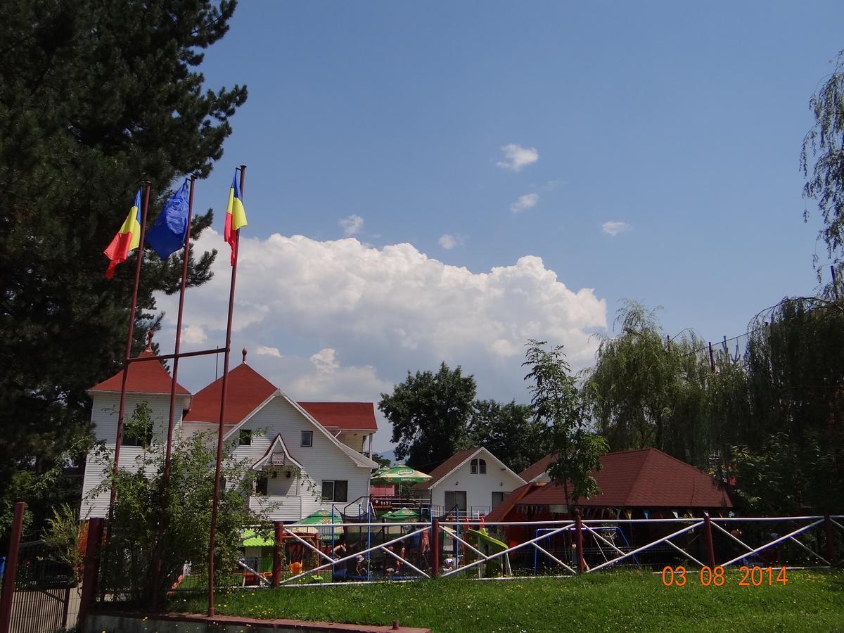 Cabana Pensiune La Brazi Vulcan  Buitenkant foto