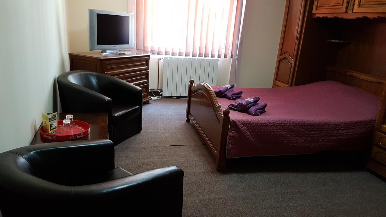 Cabana Pensiune La Brazi Vulcan  Buitenkant foto