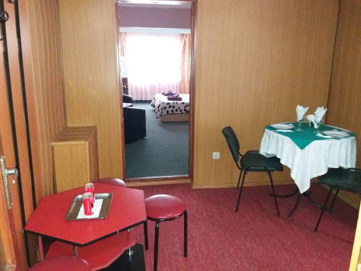 Cabana Pensiune La Brazi Vulcan  Buitenkant foto