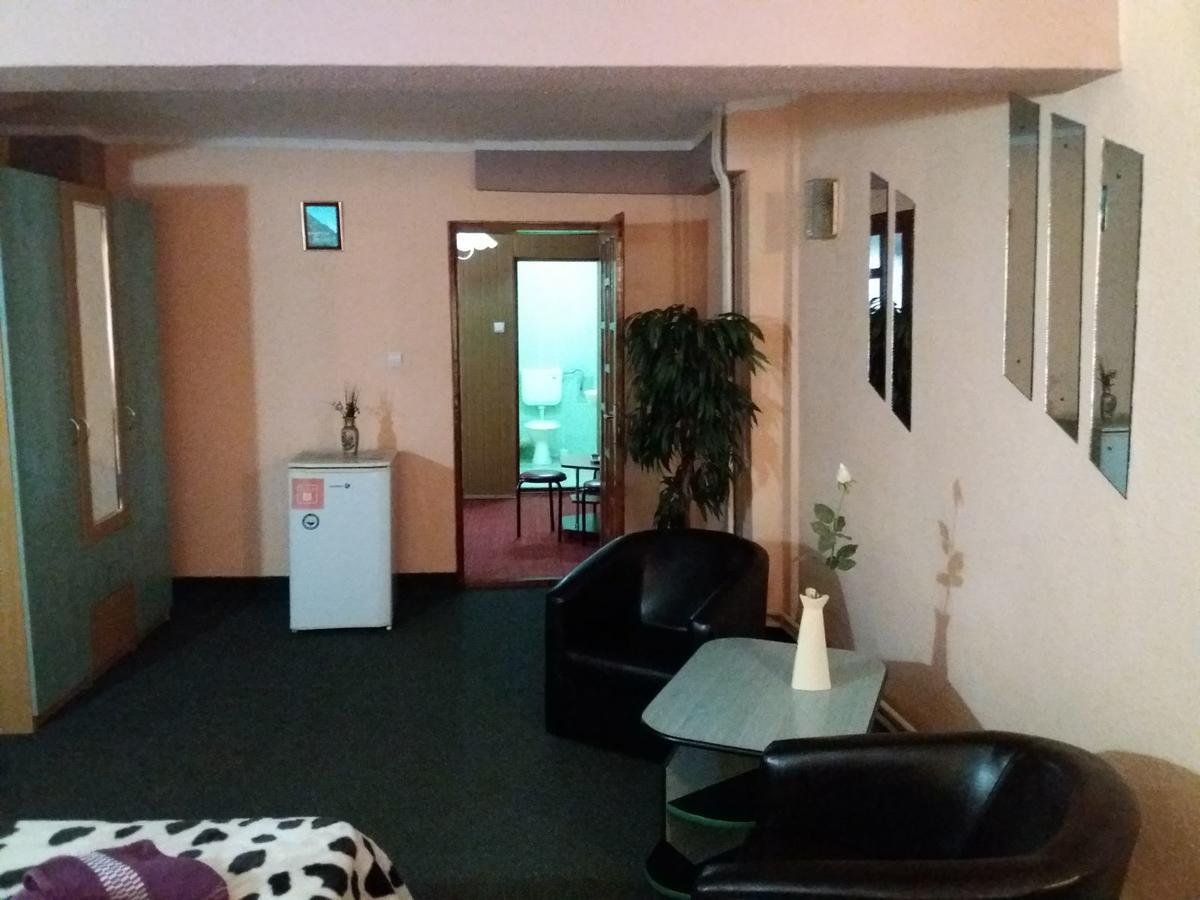 Cabana Pensiune La Brazi Vulcan  Buitenkant foto